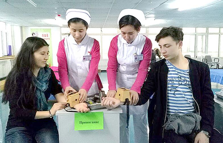 多国留学生到黑龙江省黑河市中医医院参观学习